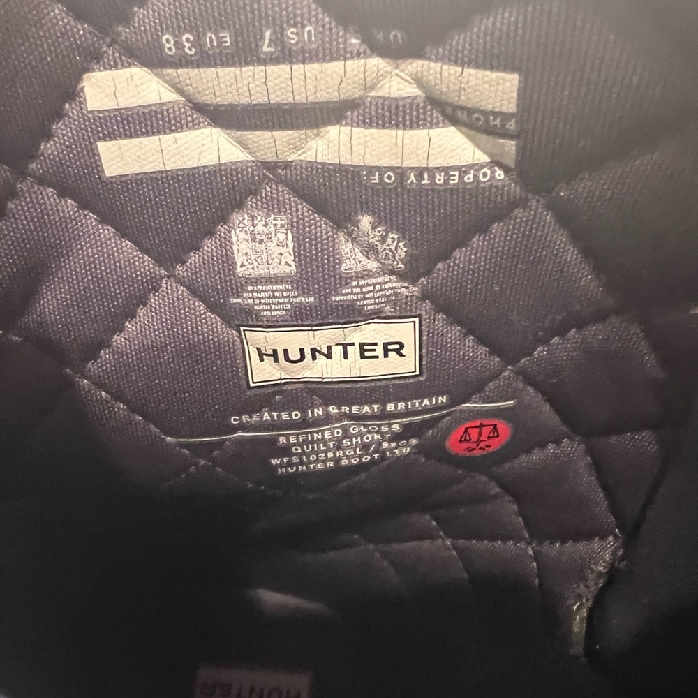 Like new, dark gray, size 7 quilted style Hunter boots. - Picture 4 of 4